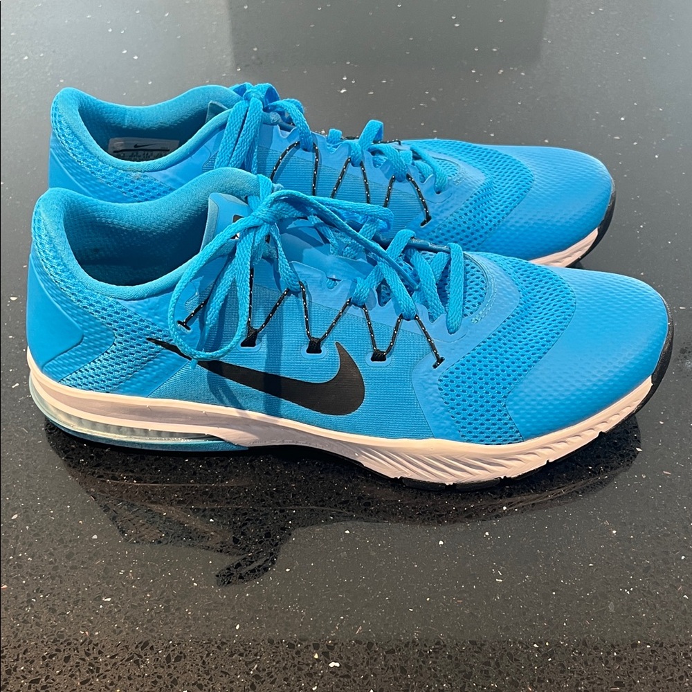 Nike Men’s Bright Blue Training Sneakers with Black Swoosh, size 10.5
